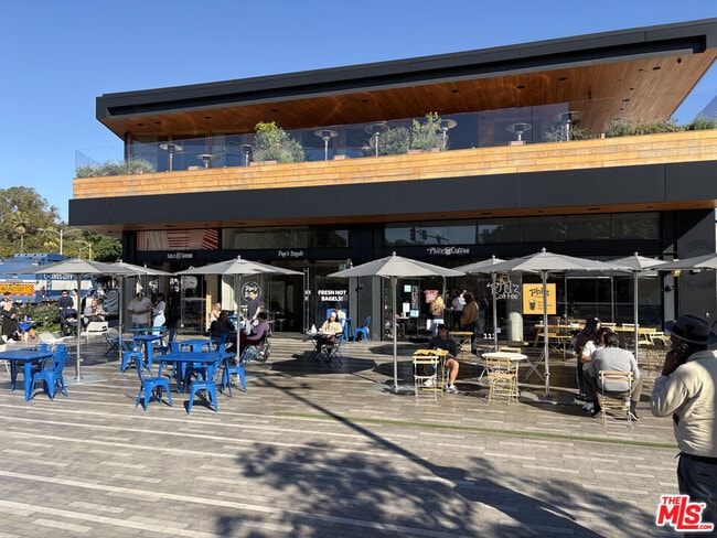 Building Photo - 4181 Lincoln Ave