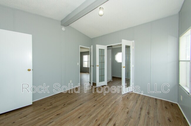 Building Photo - 1556 Rd 140