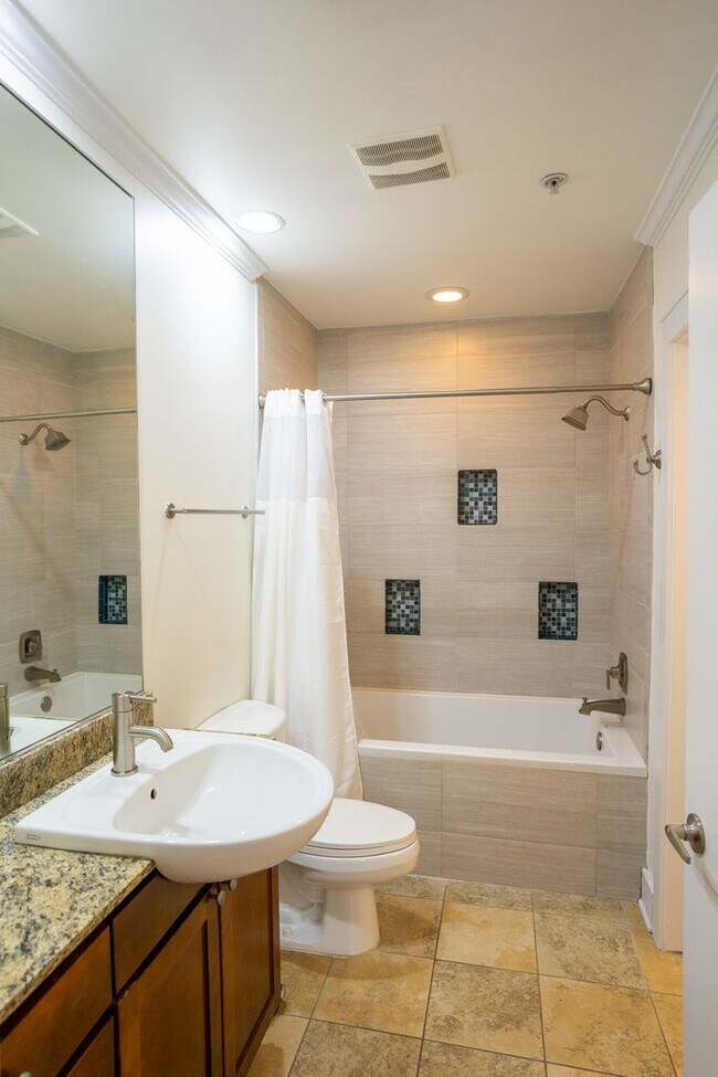 Building Photo - STUDIO Condominium next to Walnut Street B...