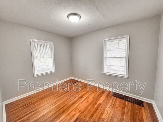 Building Photo - 6020 Raytown Rd