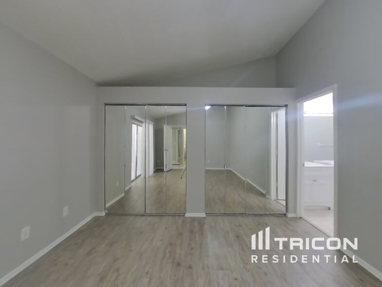 Building Photo - 1490 Club Dr