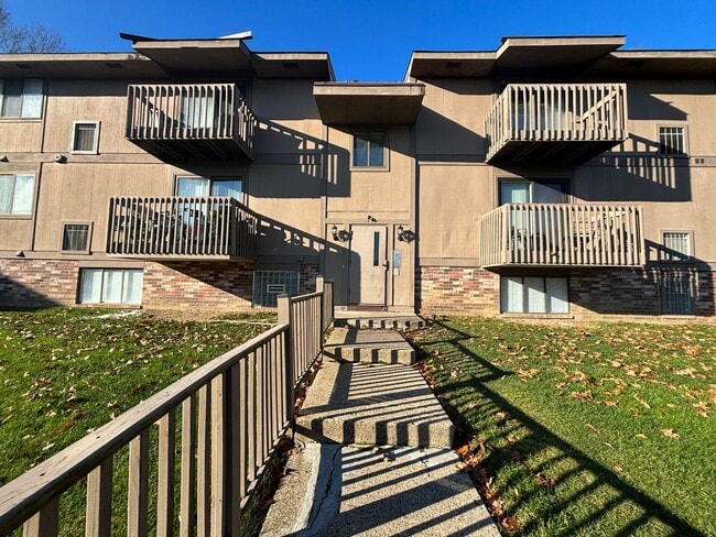 Primary Photo - 2 Bedroom Condo in Hunting Ridge!
