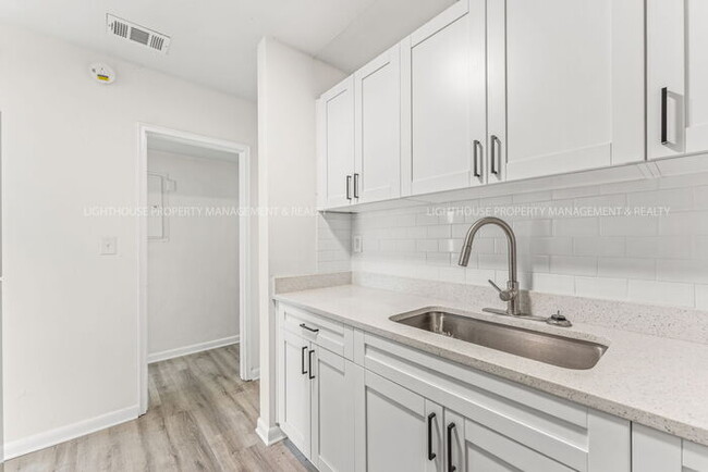 Building Photo - AFFORDABLE AND FULLY RENOVATED 3 BED 1 BATH