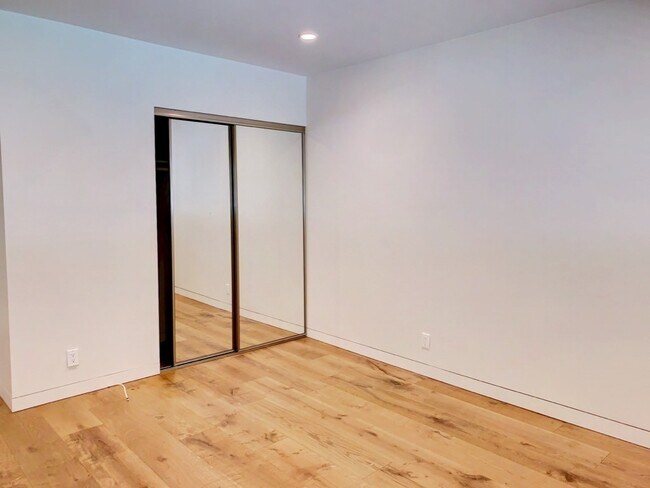 Building Photo - Charming, Remodeled 3-Bed / 3-Bath Home wi...
