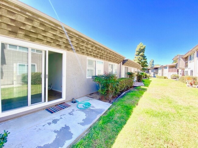 Building Photo - FOR RENT -  3 Bd/2 Ba 1,392 Sf In Friars Village Community, Townhome In San Diego Fashion Valley ...