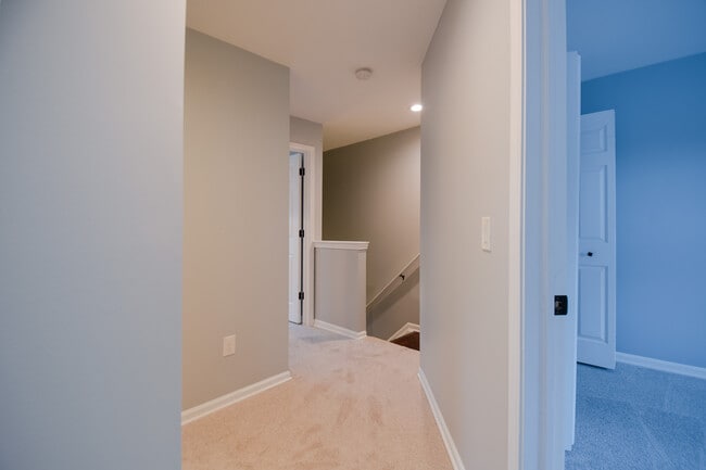 Building Photo - 1374 Village Dr