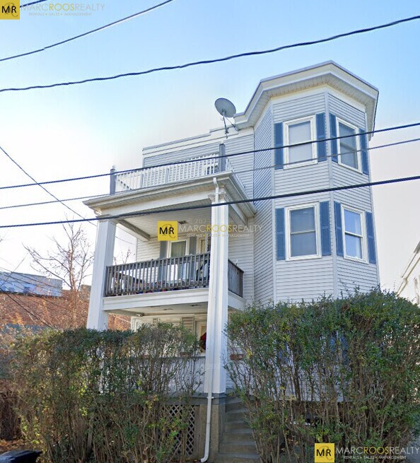 Building Photo - 69 Parker St