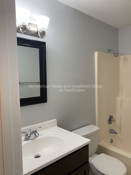 Building Photo - 935 Tanager Rd