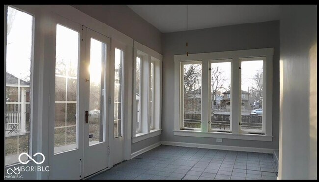 Building Photo - 3158 E Fall Creek Pkwy N Dr