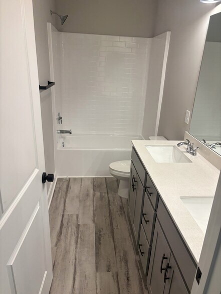 Building Photo - 439 Hobbs Ave