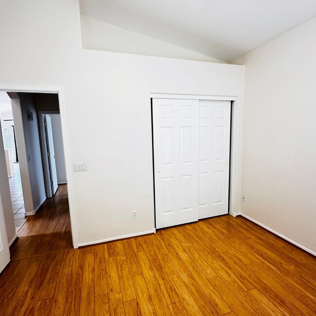 Building Photo - 949 S Racine Ln