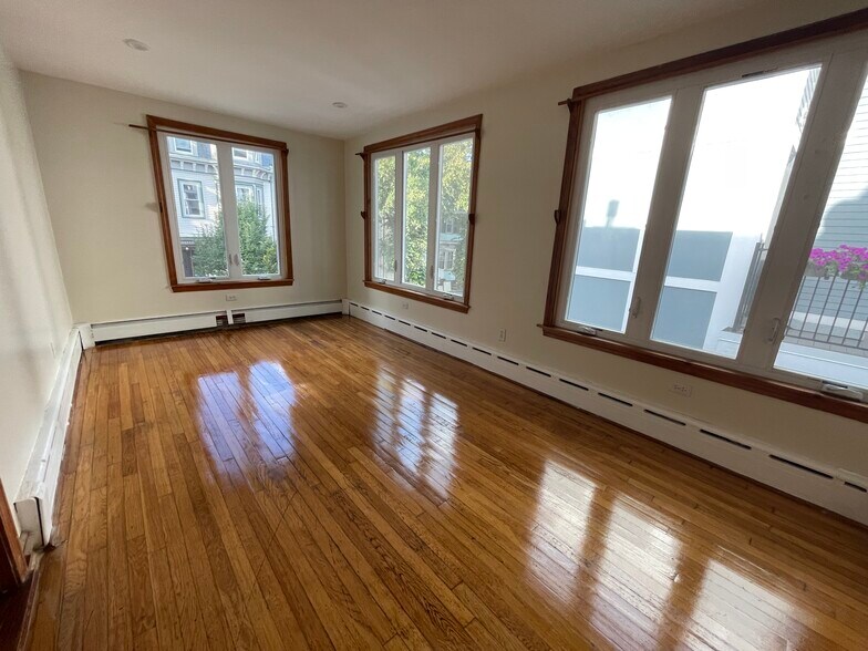 Building Photo - 338 K St