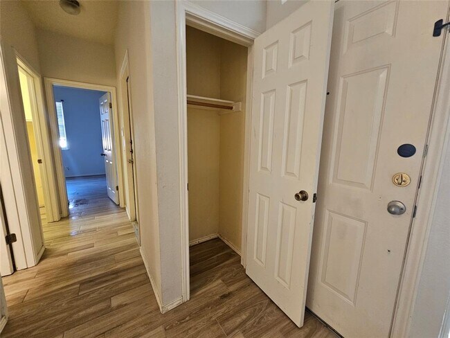 Building Photo - 8506 Hillrock Dr
