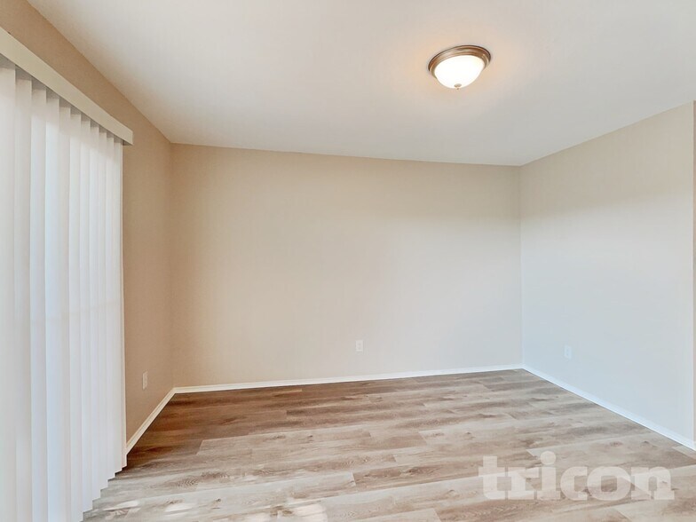 Building Photo - 8504 Hawkview Dr