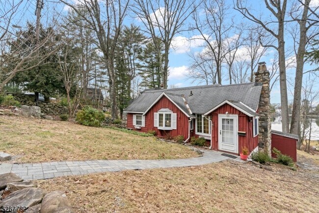 Building Photo - 13 S Shore Trail