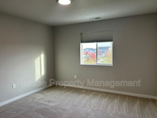 Building Photo - 7051 W Plateau Crk Dr