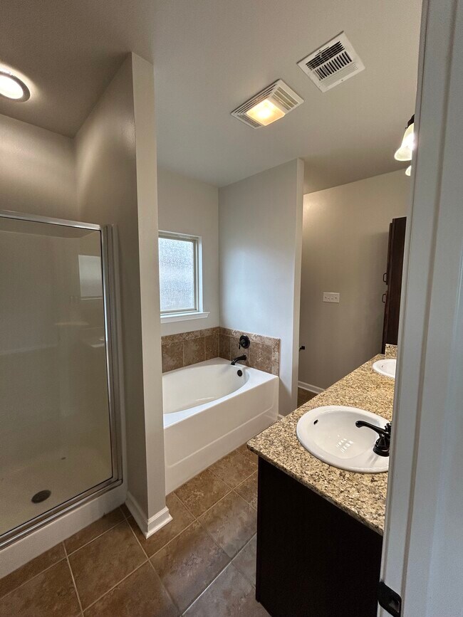 Master Bathroom - 14215 Martinique Drive