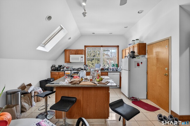 Building Photo - 245 Edwards St