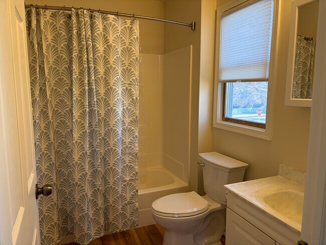 Building Photo - 411 Richards St