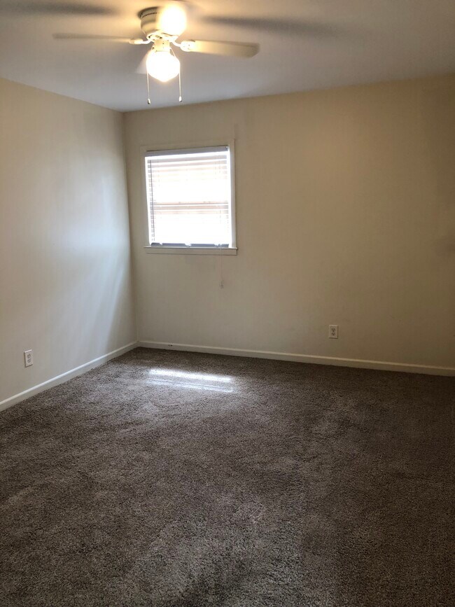 Building Photo - 5206 Sardou Rd