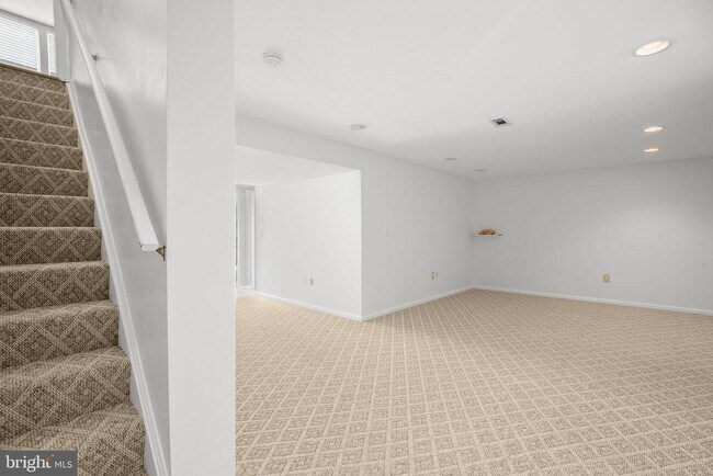 Building Photo - 64 Spring Lake Dr
