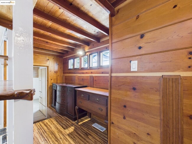 Building Photo - 1545 Mariposa St