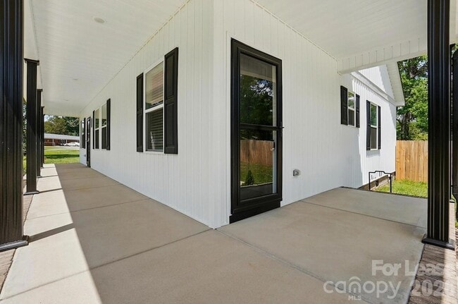 Building Photo - 301 Tomberlin Rd