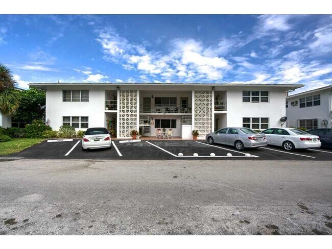 Building Photo - 3213 Colony Club Rd