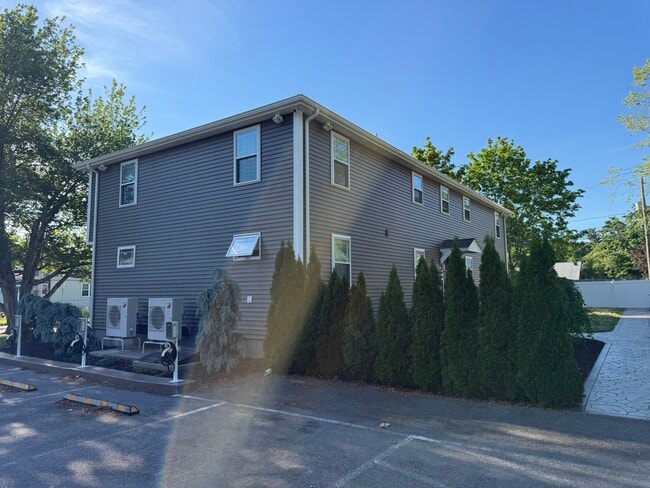 Building Photo - James Apt