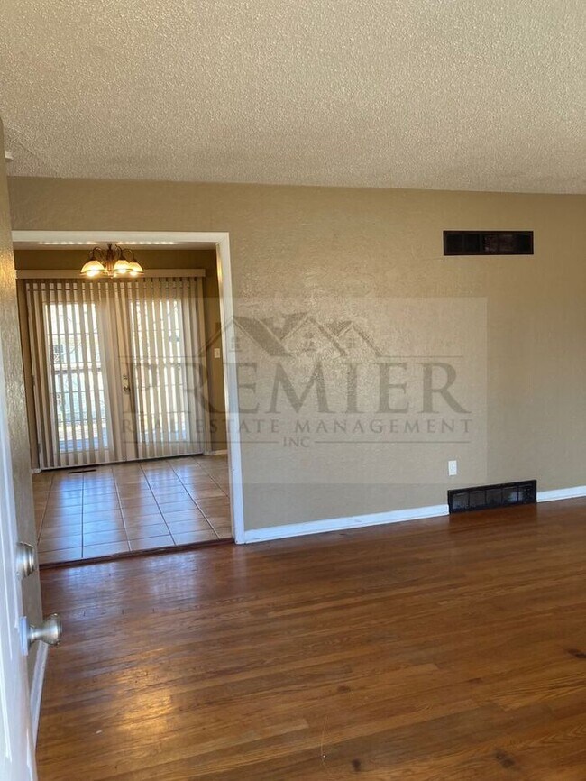 Building Photo - 7716 Crisp Ave