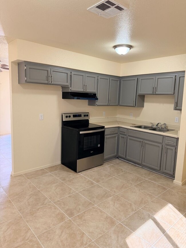 Building Photo - Ready to move in 3 bedroom San Luis Home