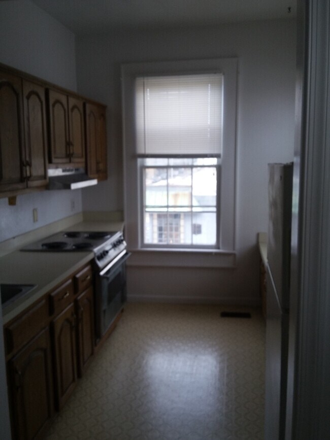 Building Photo - 431 County St