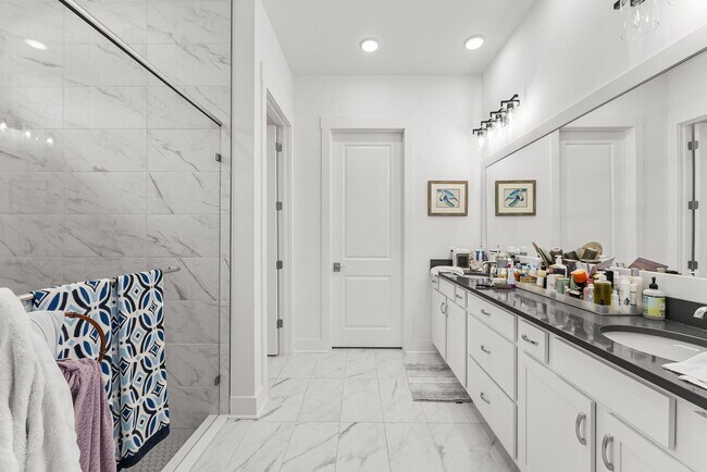 Building Photo - 119 Anastasia Cir