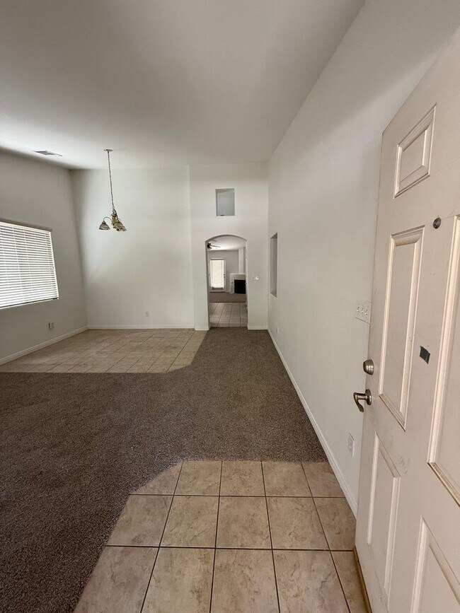 Building Photo - Spacious 4-Bedroom Home in Southwest Baker...