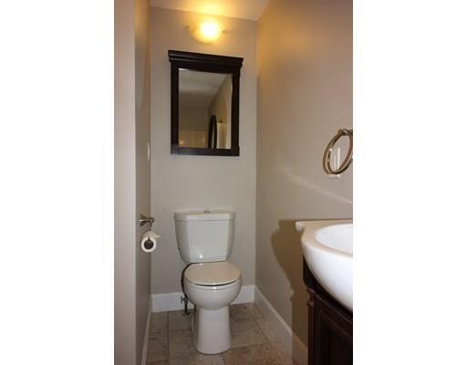 Building Photo - 130 Pine St