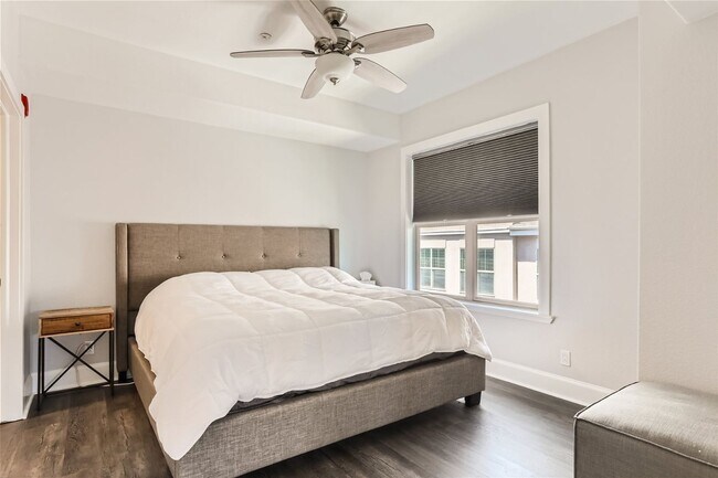 Building Photo - Highly desirable City Park one bed condo!