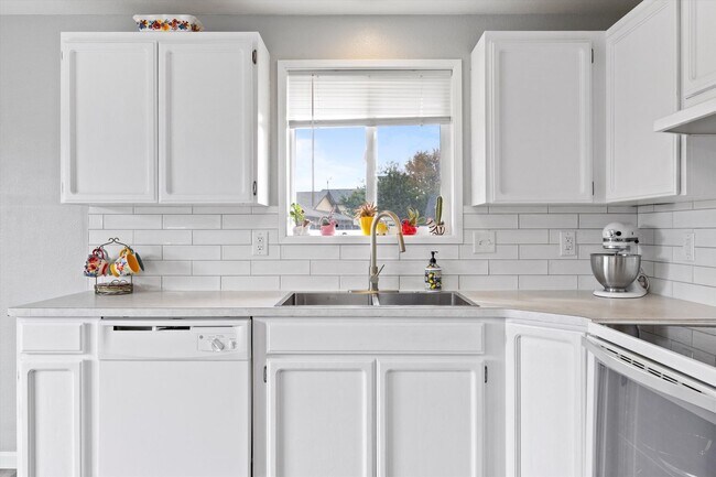 Building Photo - 6320 Candlestick Dr