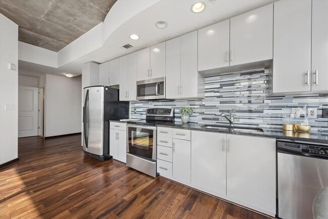 Building Photo - 360 Nueces St