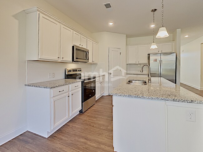 Building Photo - 303 Elmhurst Dr