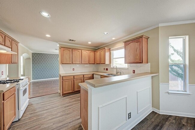 Building Photo - 903 Estate Dr