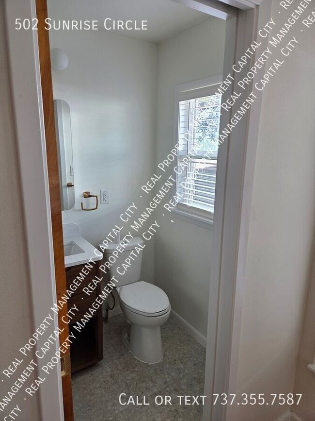 Building Photo - 502 Sunrise Cir