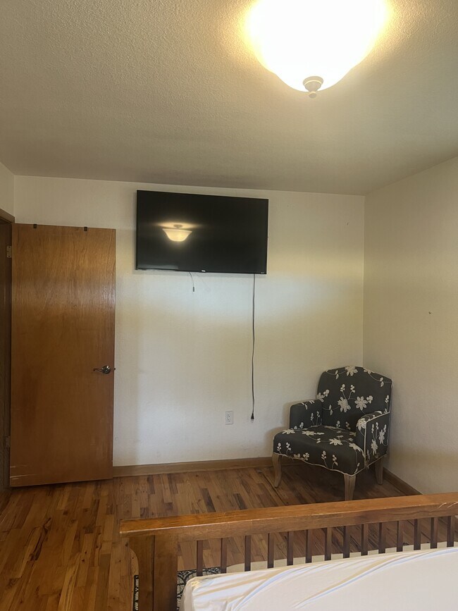 Building Photo - 820 Takena St SW