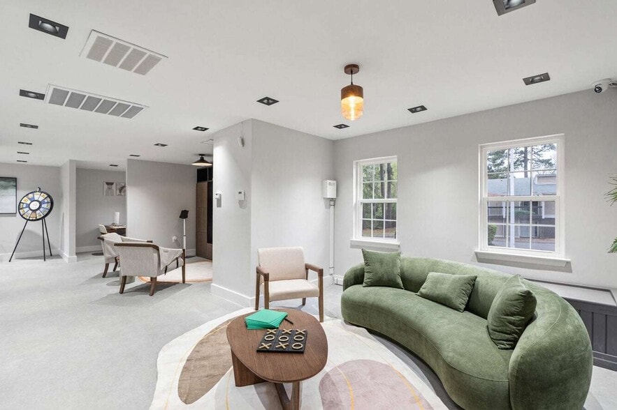 Building Photo - Dira East