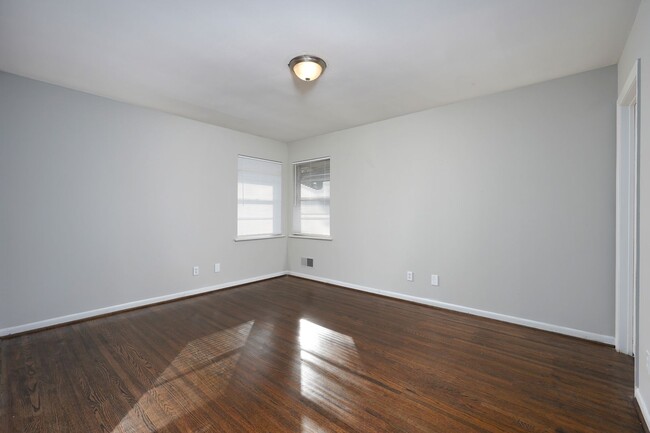 Building Photo - Newly renovated, spacious and versatile house waiting to be a home!