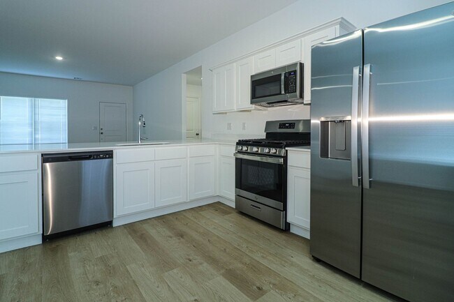 Building Photo - 3122 S 15th Pl