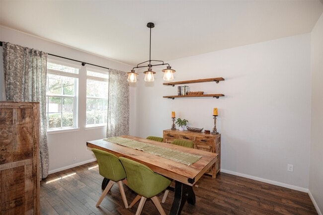 Building Photo - 2110 Stonehollow Ct