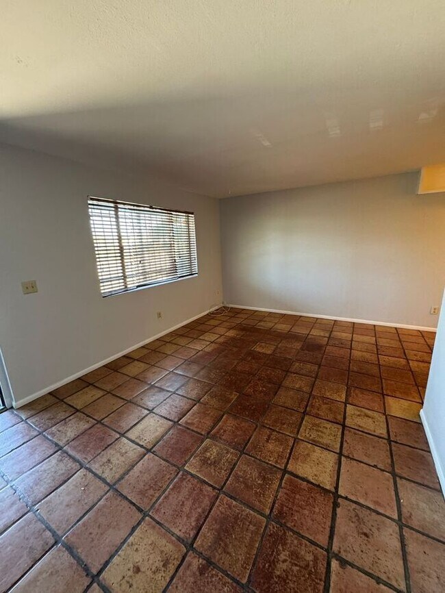 Building Photo - 3208 E Almartin St