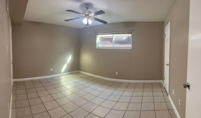 Building Photo - 8110 Albacore Dr