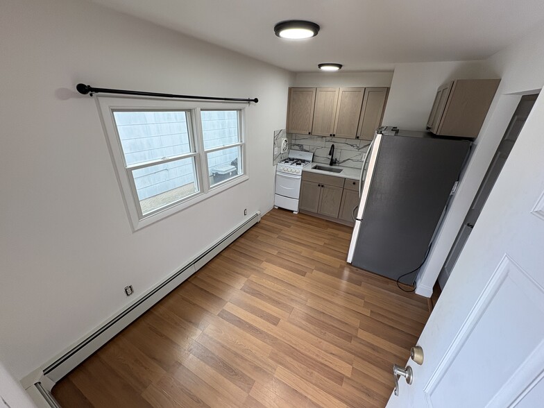 Building Photo - 305 Smithtown Blvd