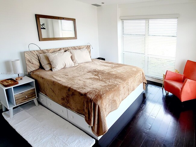 Building Photo - 77 Crandon Blvd